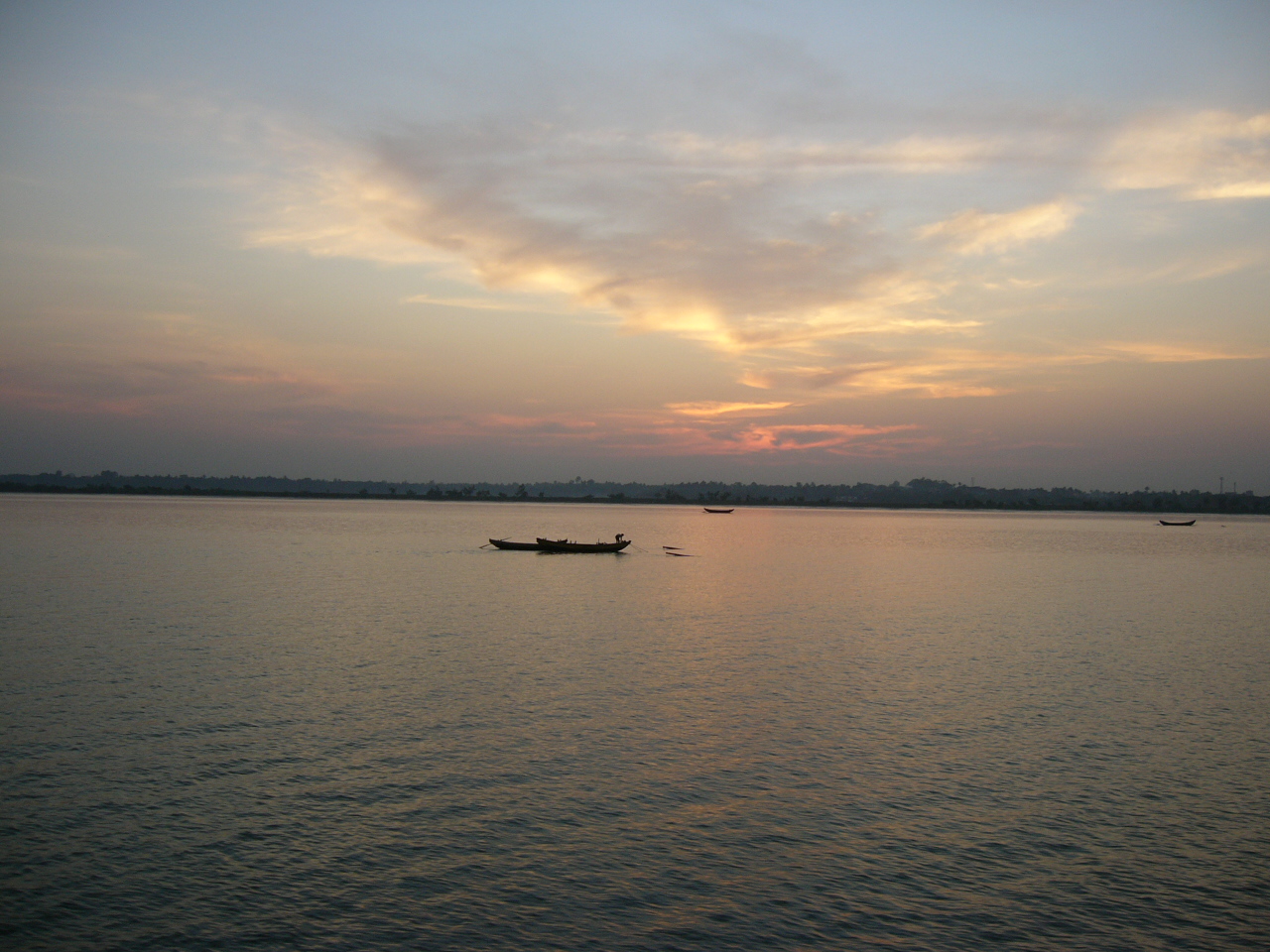 Naf_river_by_Shahnoor_Habib.jpg