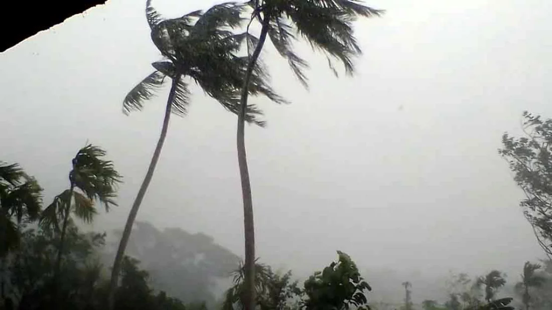 দেশের বিভিন্ন অঞ্চলে ৮ অঞ্চলে দুপুরের মধ্যে ৬০ কিমি বেগে ঝড়ের আভাস