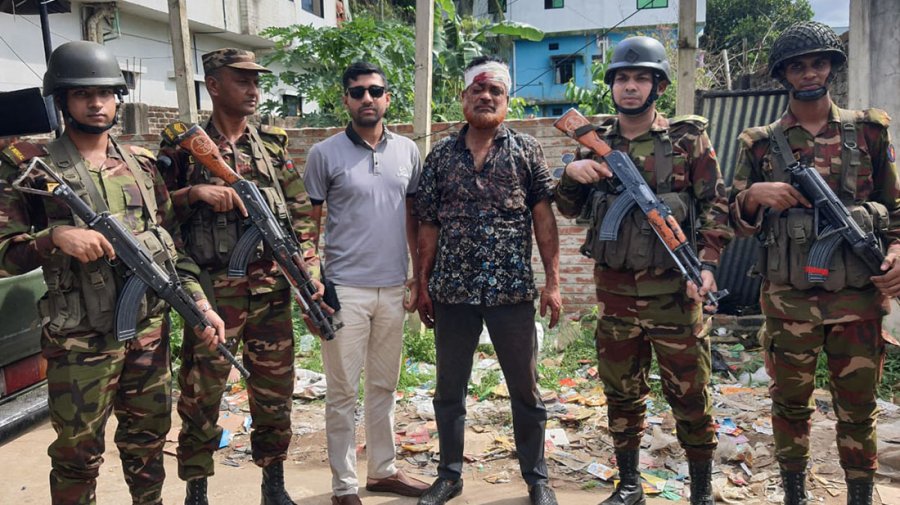 রাঙ্গুনিয়ায় ১৪ মামলার আসামি ‘শীর্ষ সন্ত্রাসী’ তোফায়েল গ্রেফতার