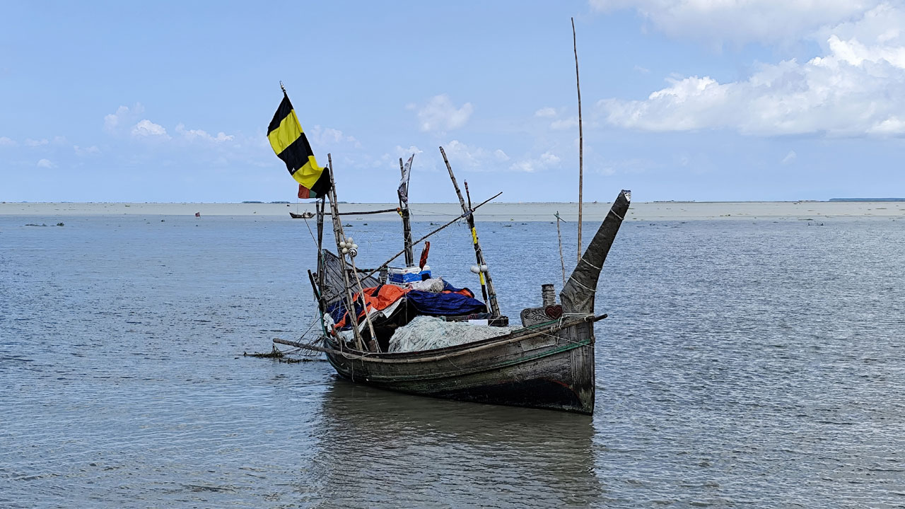 ১৭ দিন ধরে নিখোঁজ ১৮ জেলে