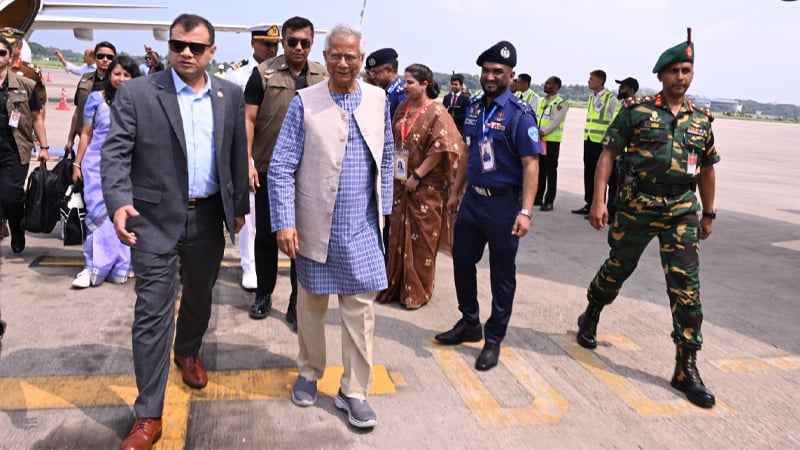 dr-yunus-in-ctgh-1747196725_20250514_105452736.jpg