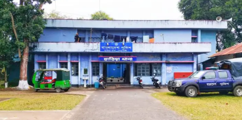 হাতিয়ায় পুলিশের ওপর হামলা, আহত ২