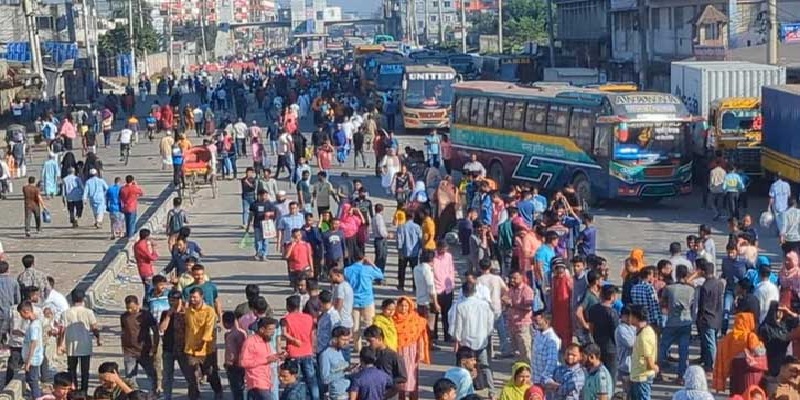 ফের ঢাকা-ময়মনসিংহ মহাসড়ক অবরোধ করলো পোশাক শ্রমিকরা