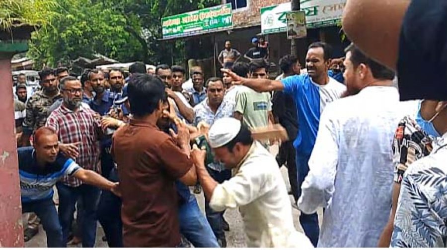 প্রেস ক্লাবে সাংবাদিকদের ওপর সন্ত্রাসী হামলা, আহত ৩০