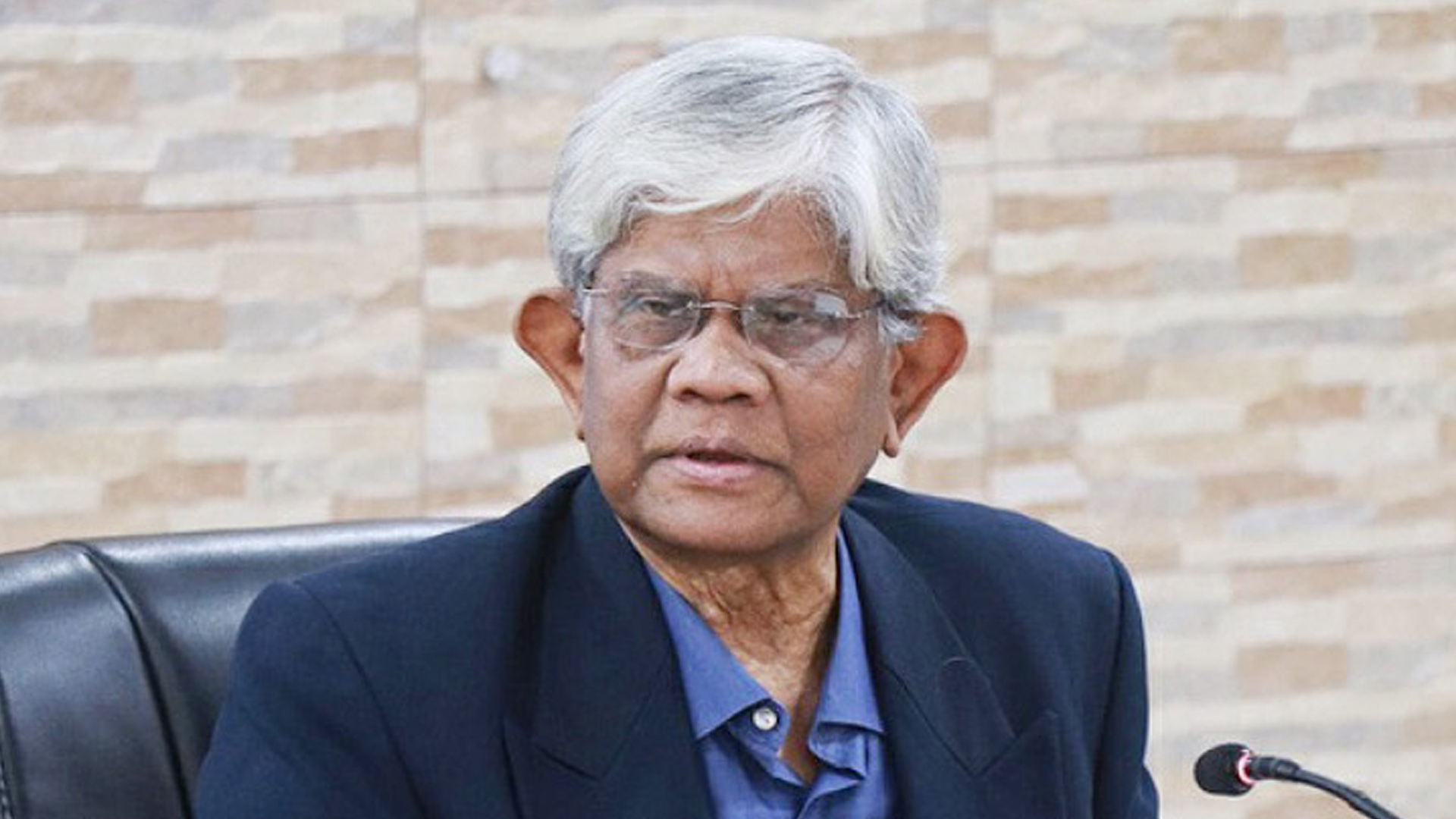 যারা ব্যাংকে টাকা জমা দিয়েছে, কারও টাকা মার যাবে না: অর্থ উপদেষ্টা