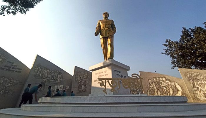 জুলাই শহীদদের স্মরণে মৃত্যুঞ্জয়ের স্থানে গড়া হবে নতুন ভাস্কর্য