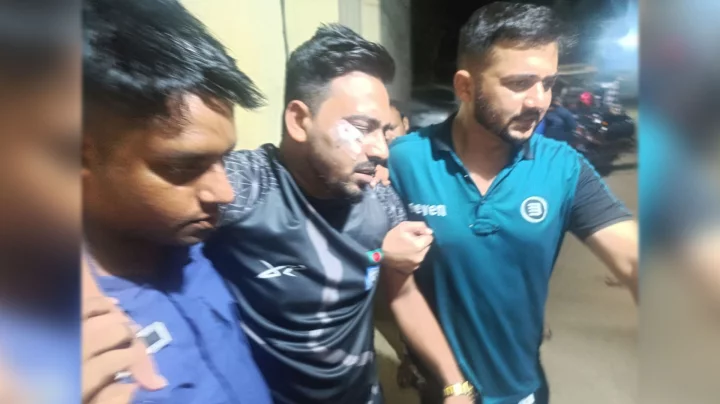 হবিগঞ্জে চোরাই মোবাইল উদ্ধারে যাওয়া পুলিশের ওপর হামলা, এসআইসহ আহত ৫