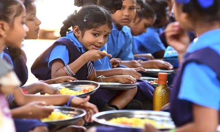 আগামী মাস থেকে শুরু স্কুল ফিডিং কর্মসূচি : শিক্ষা উপদেষ্টা