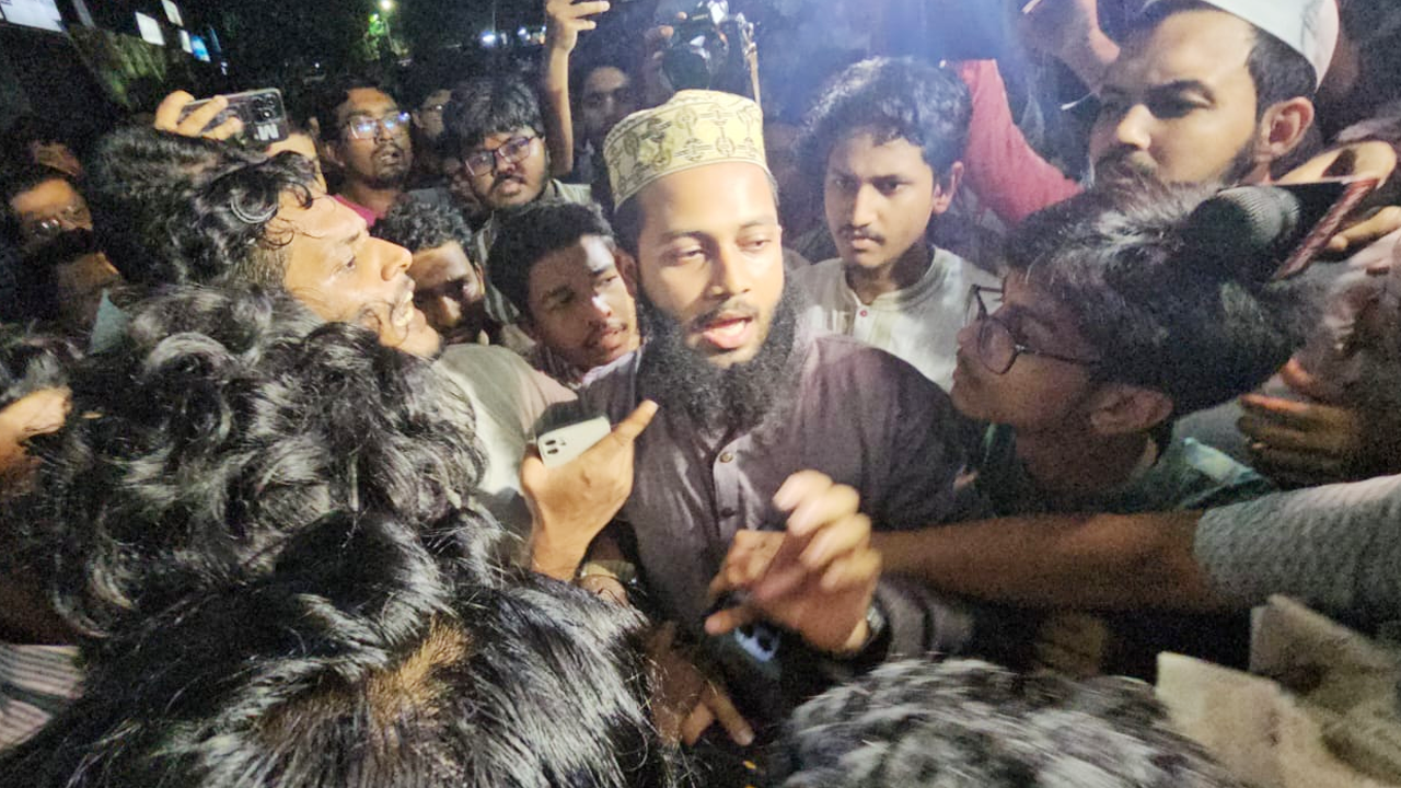 ঢাবিতে নারী প্রার্থীর স্বামীকে ‘শিবির’ ট্যাগ দিয়ে হেনস্তা