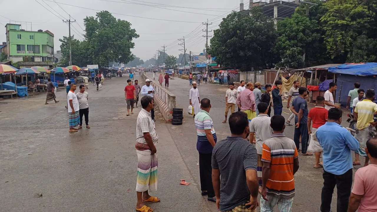 পাবনা-১ আসন পুনর্বহালের দাবিতে বেড়ায় দিনভর হরতাল