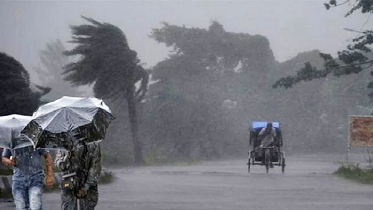 দুপুরের মধ্যে ঢাকাসহ ৯ জেলায় হতে পারে ঝড়বৃষ্টি
