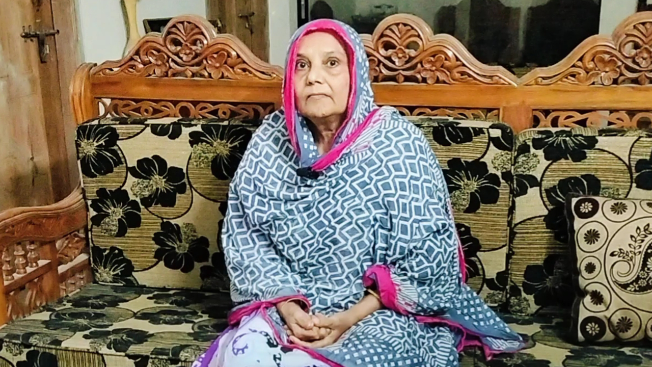 ছেলের বিরুদ্ধে সম্পত্তি লিখে নিয়ে মাকে ঘরছাড়া করার অভিযোগ